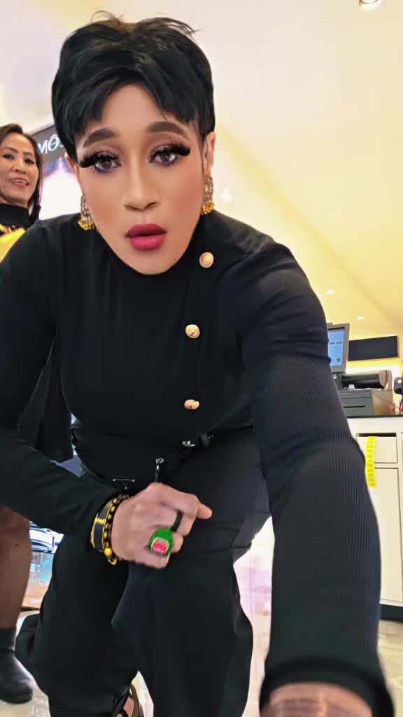 @Demi