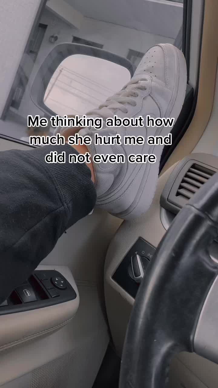 @𝑁𝐼𝑁𝐼 𝐴𝑁𝐷 𝑆𝐴𝑌𝑈𝑅𝐼𝐼