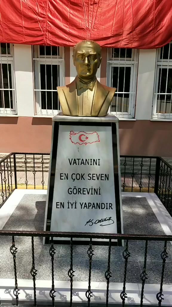 @Gözlüklü Adam