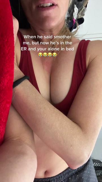 @itsmelinaleggs