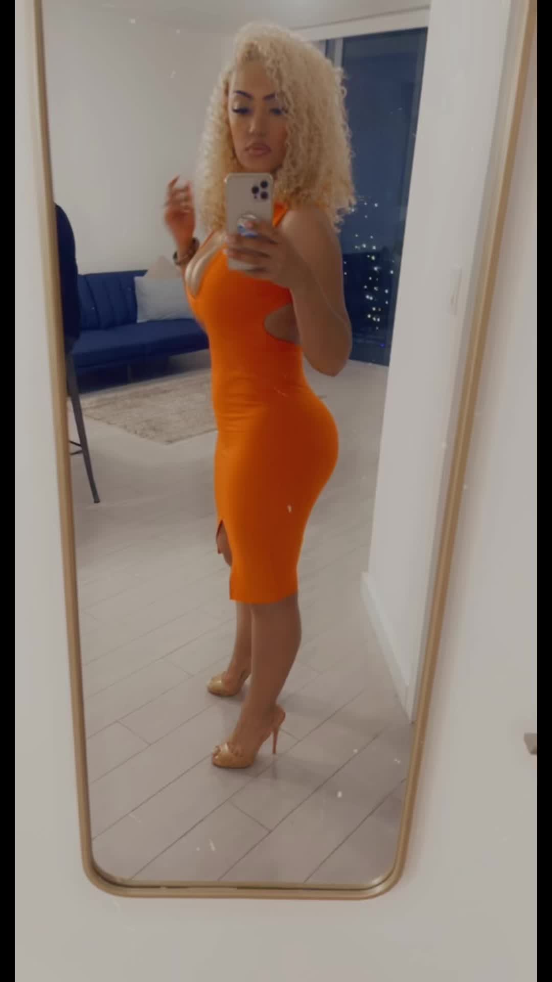@Valdina_D