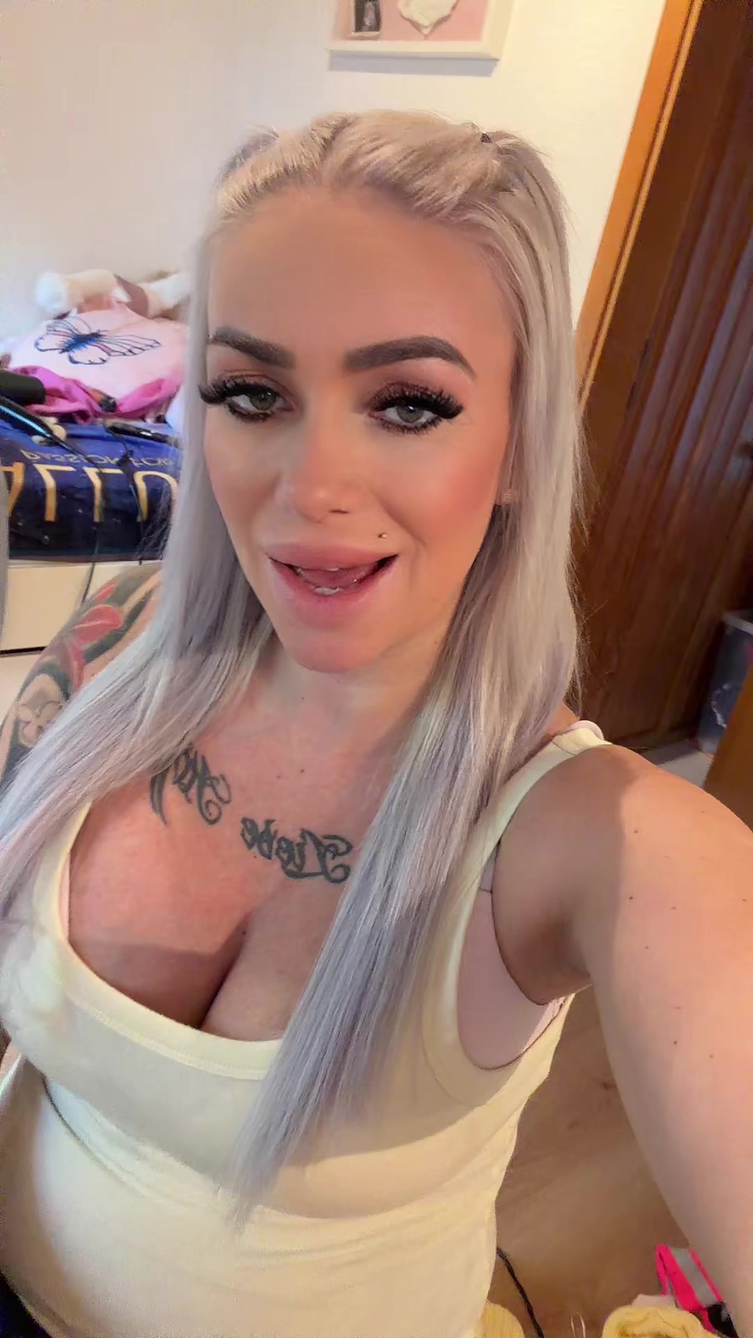 @Nini_one