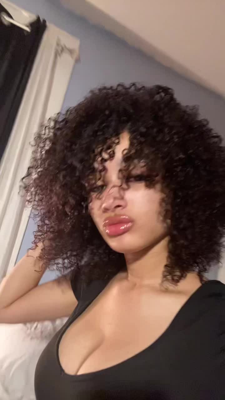 @loralvy