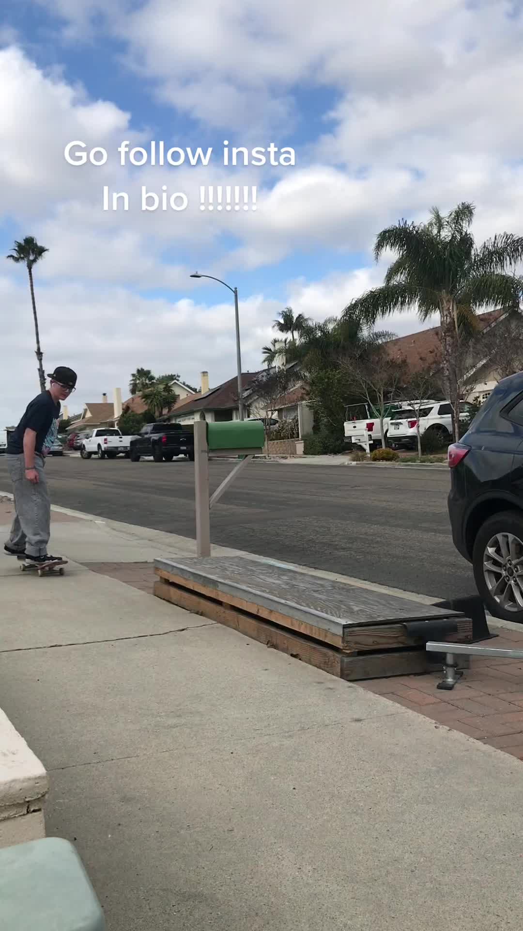 @Cracked Skateboarding