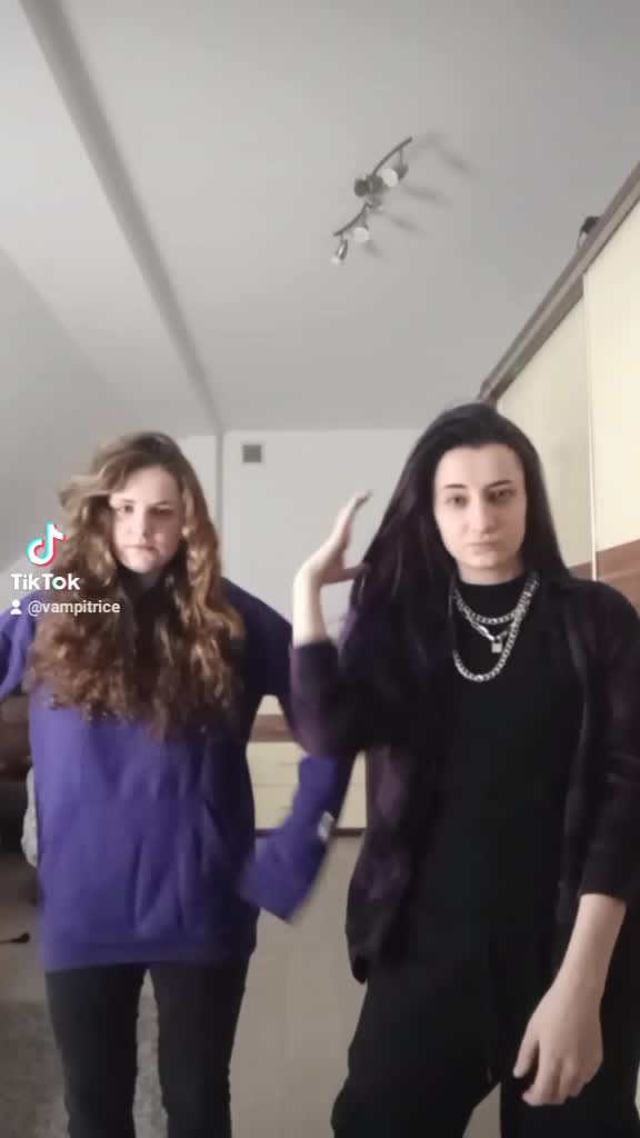 @Vampitrice 🏳&zwj;🌈