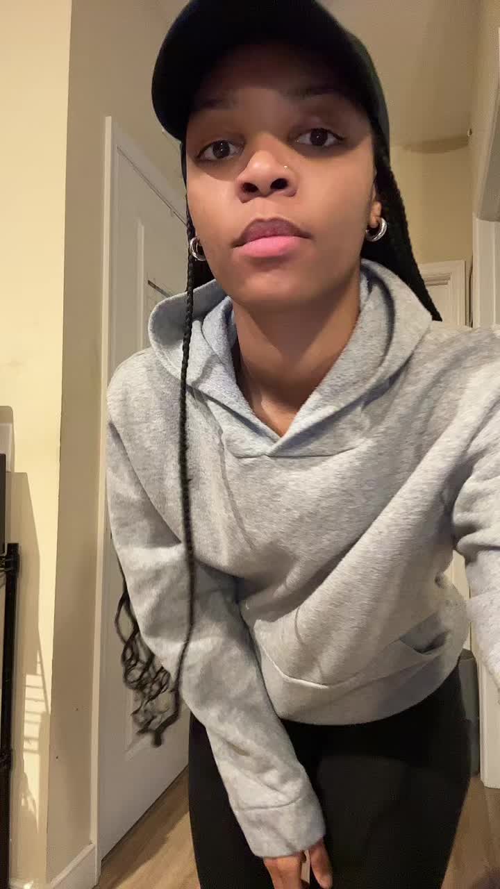 @Queennavyblue