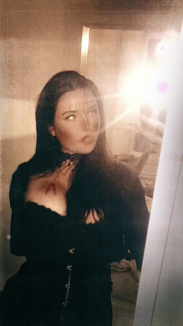 @Vivianna