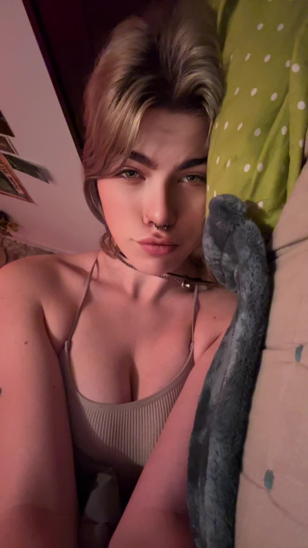 @:3