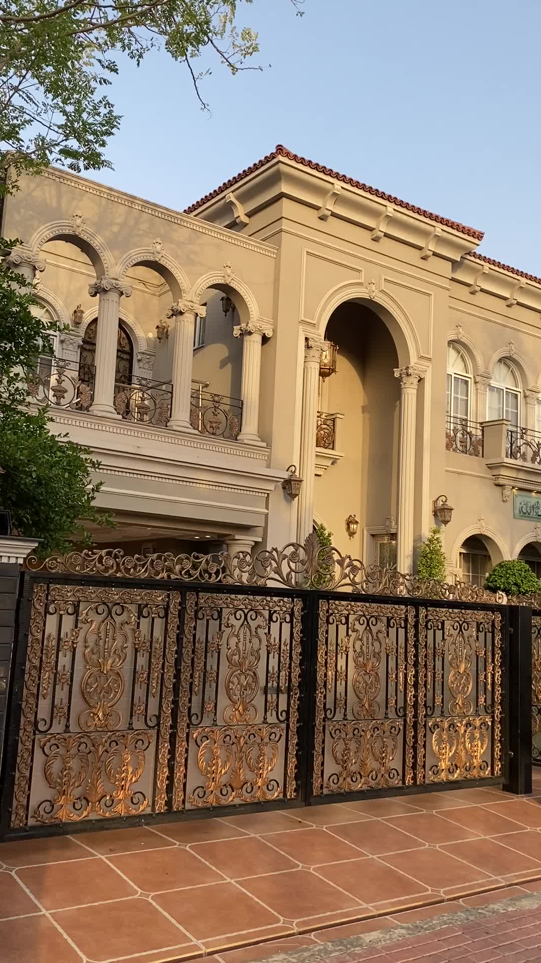 @𝐌𝐲 𝐏𝐥𝐨𝐭 𝐅𝐚𝐦𝐢𝐥𝐲