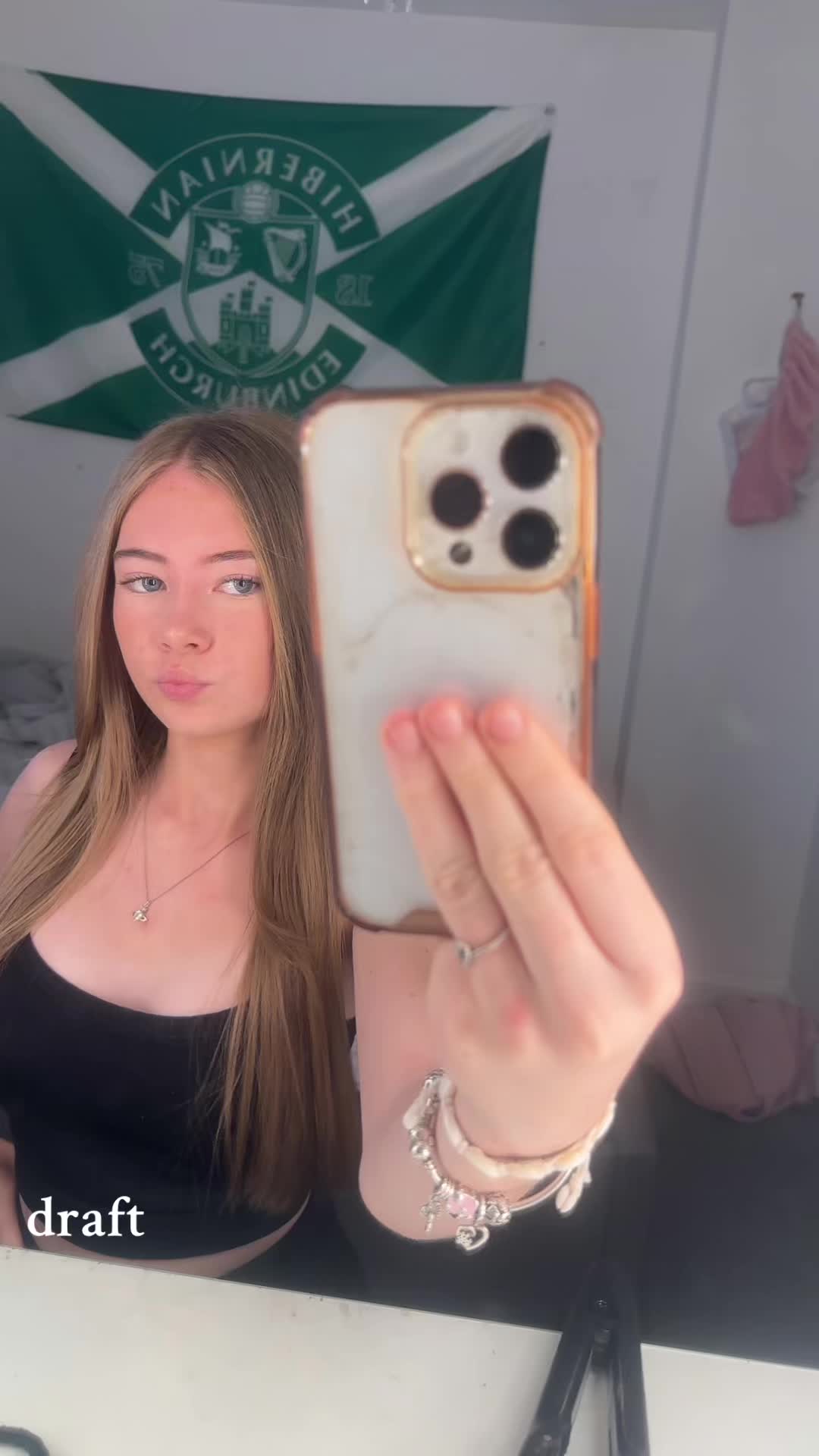 @𝐜𝐚𝐫𝐥𝐲𝐜𝐨𝐰𝐚𝐧🖤
