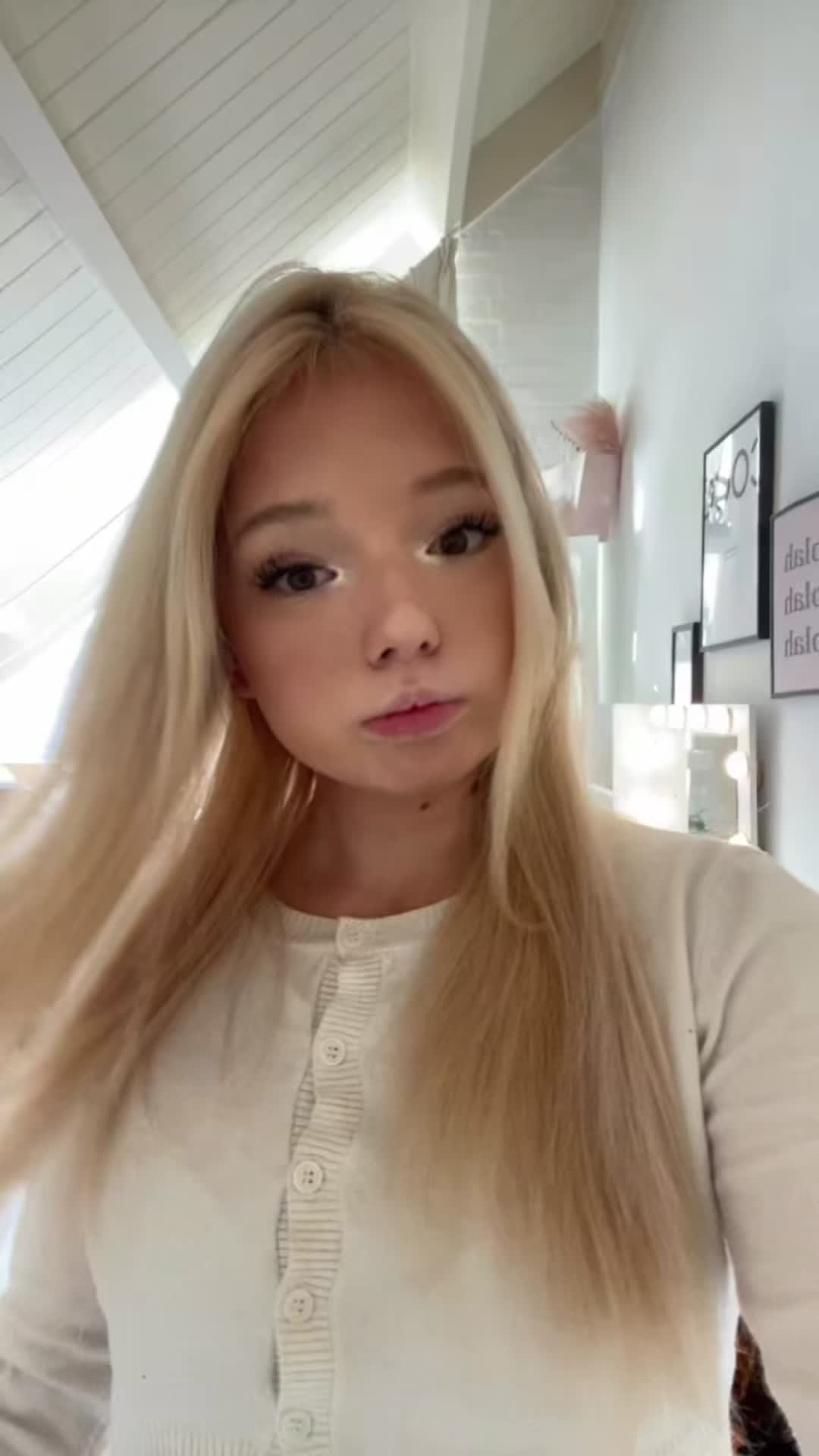 @𝐃 𝐚 𝐯 𝐢 𝐧 𝐚 ꨄ