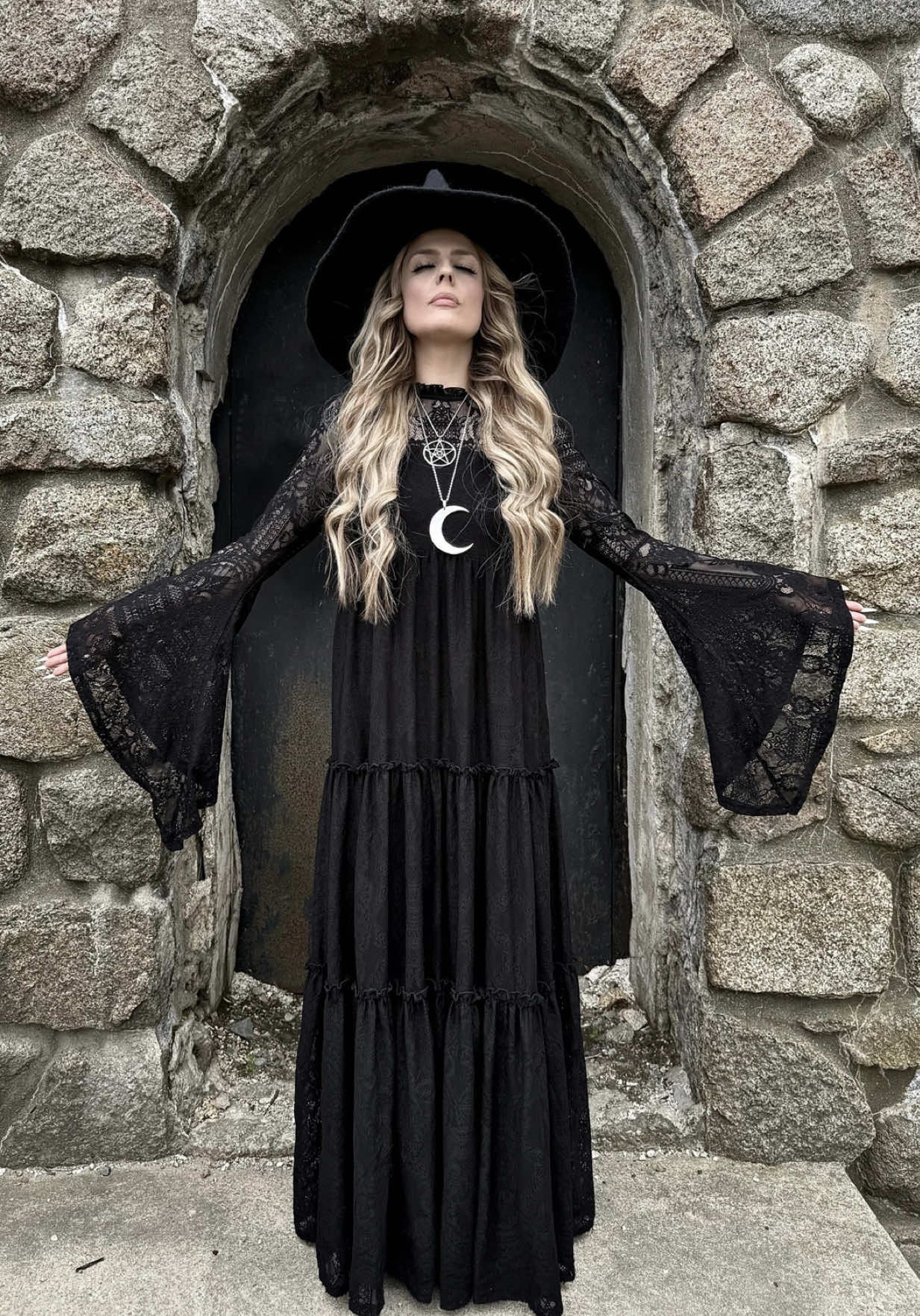 @Stella🔮 Witch of the Moon 🌙