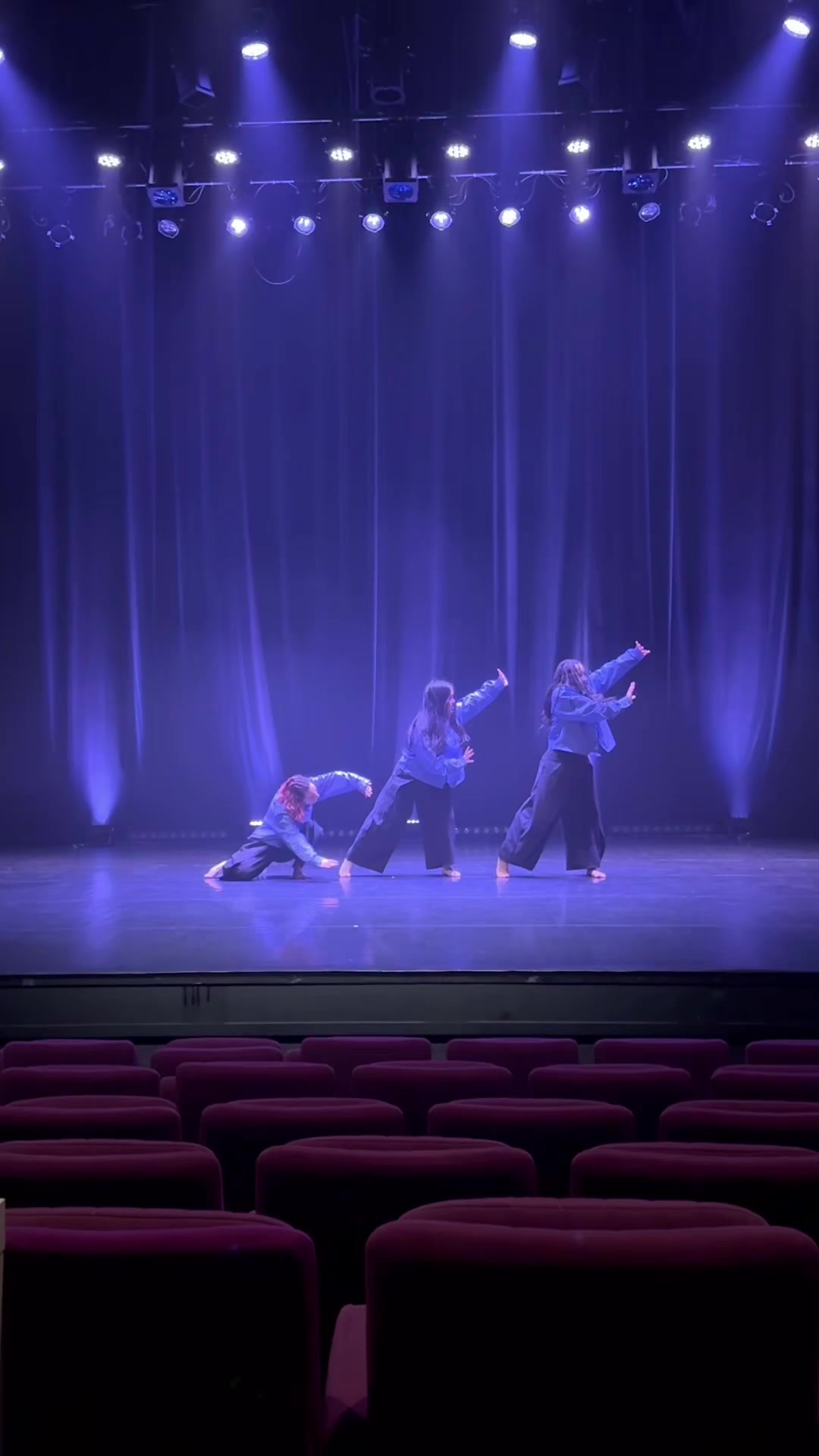 @NEEDS DANCE CREW