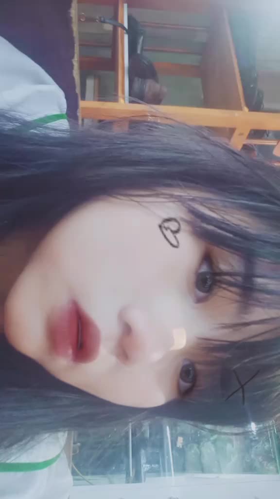 @●︿●
