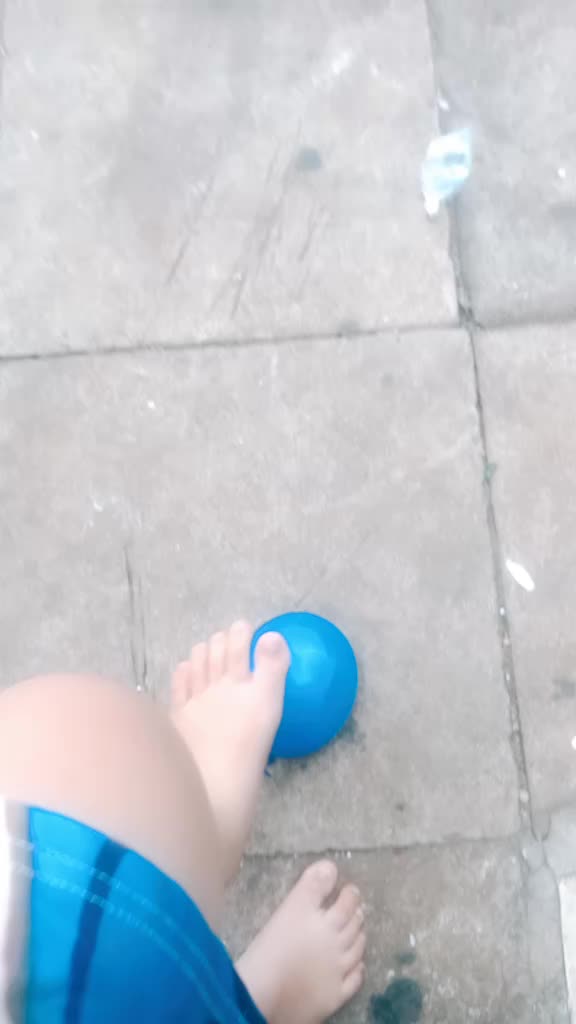 @●︿●