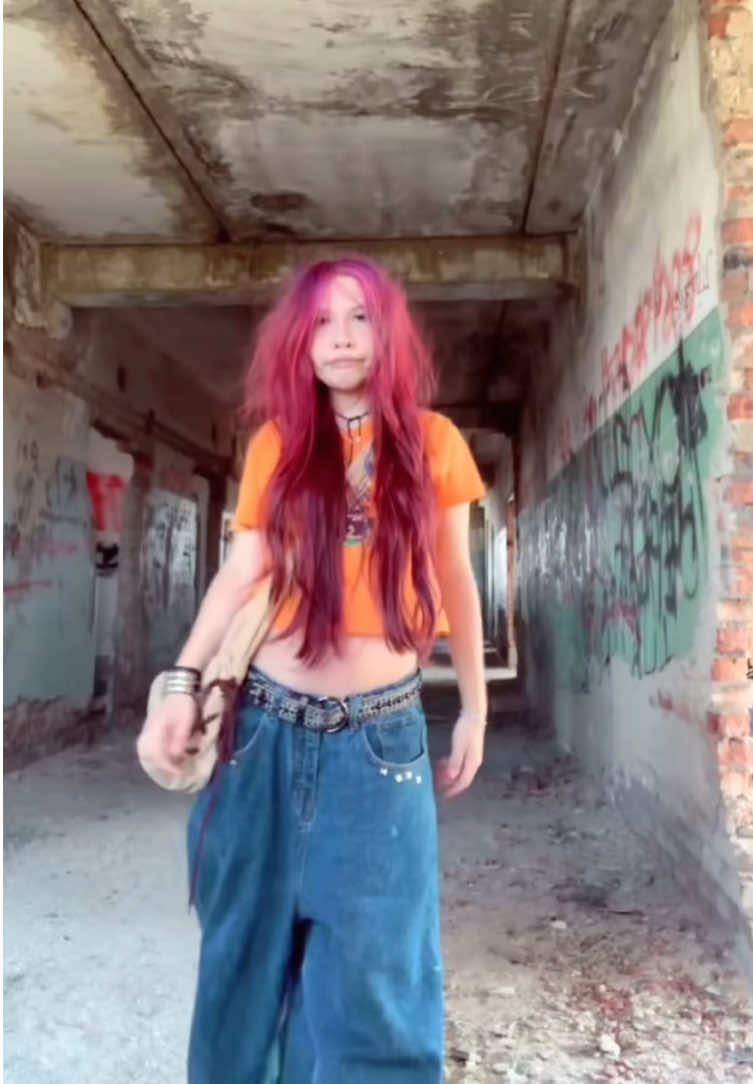 @🦴🧟♀️🧟♀️🦴