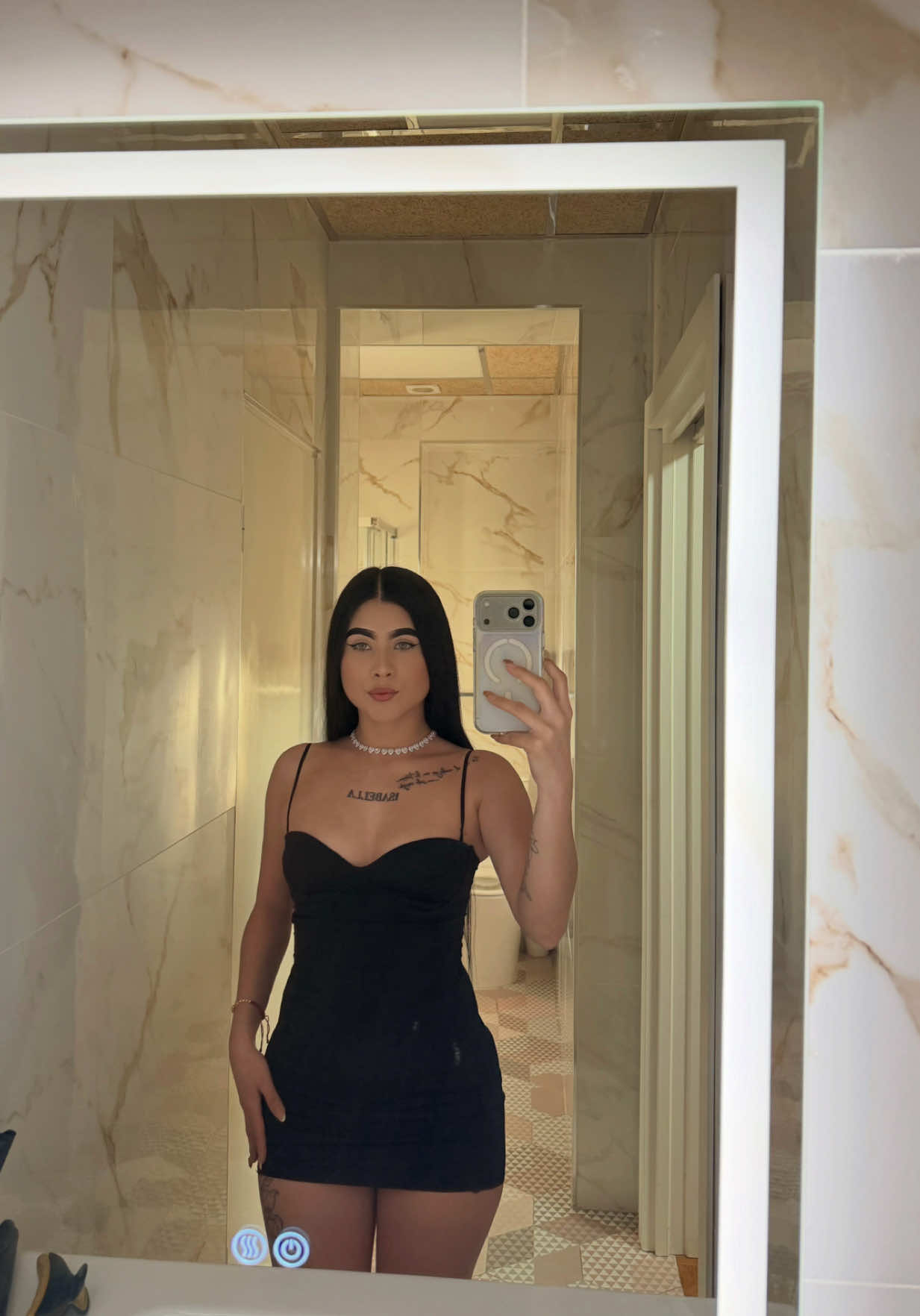 @🦦