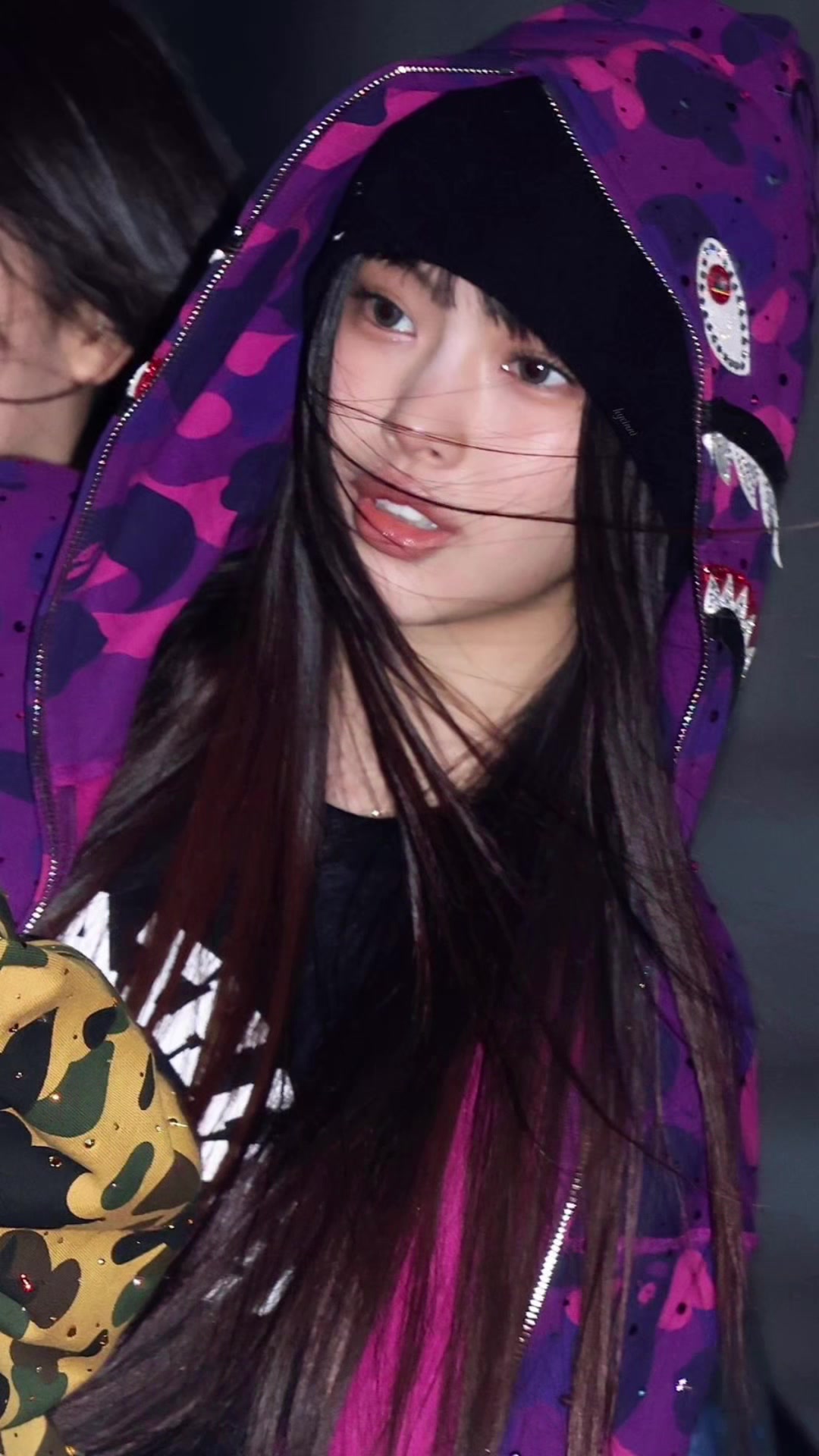 @⃟