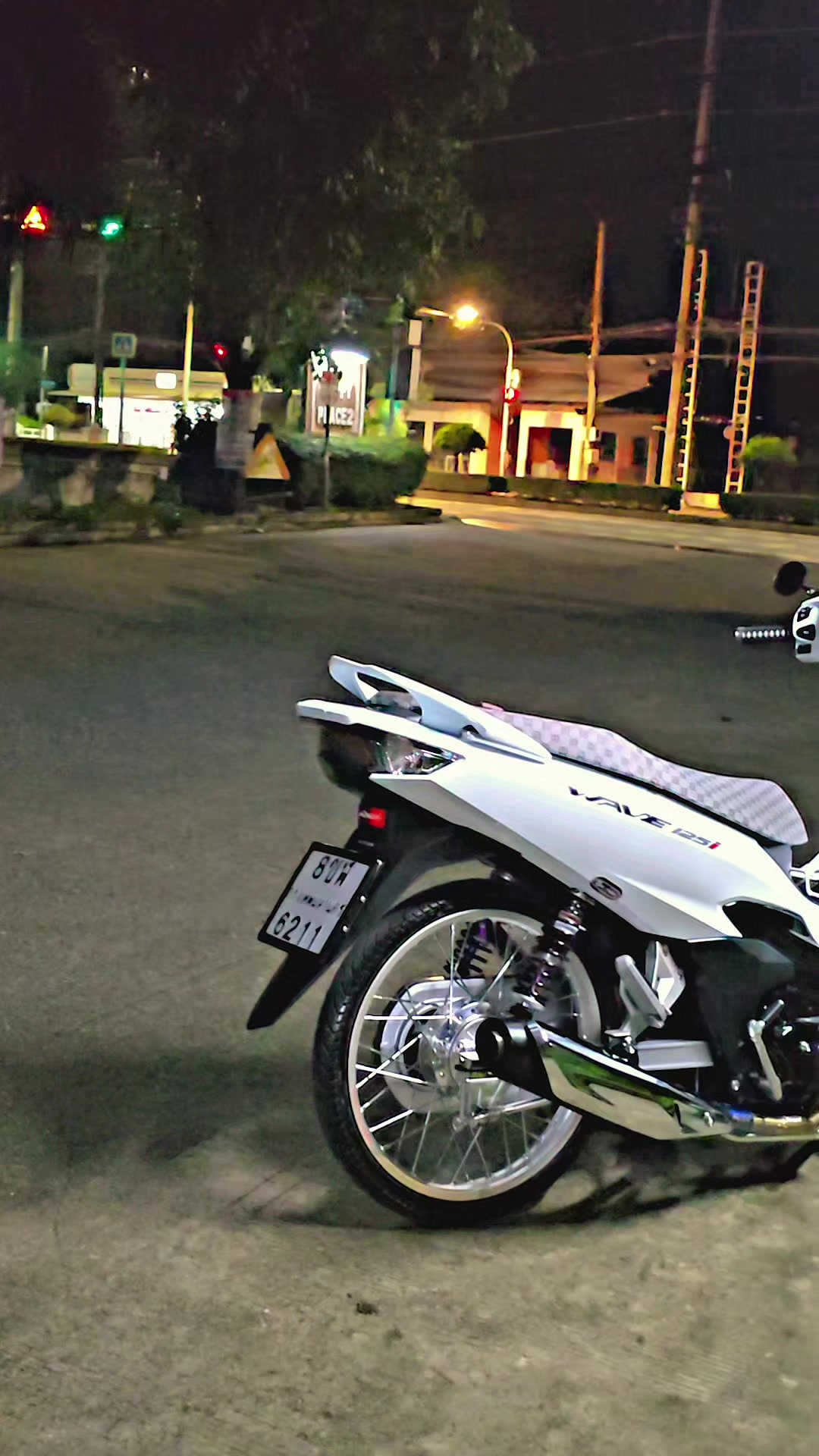 @นพรัตน์ กล่ำผ่อง