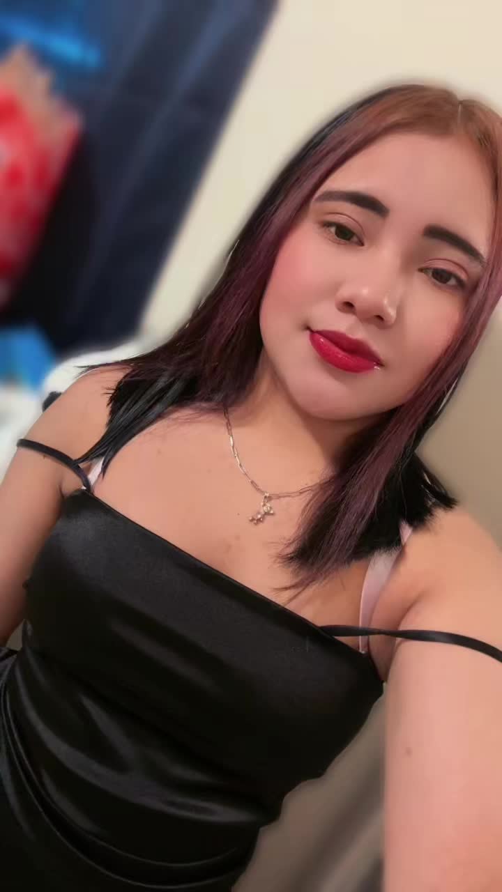 @AHNA 🍓🦋🍷