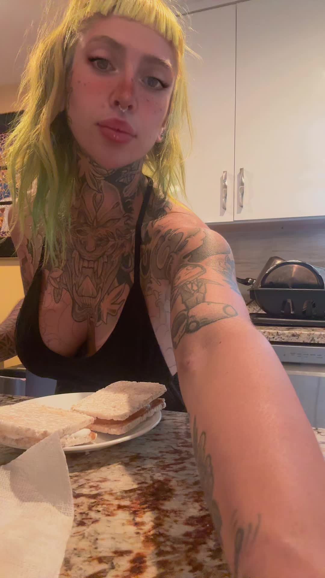 @✨T cheeks ✨
