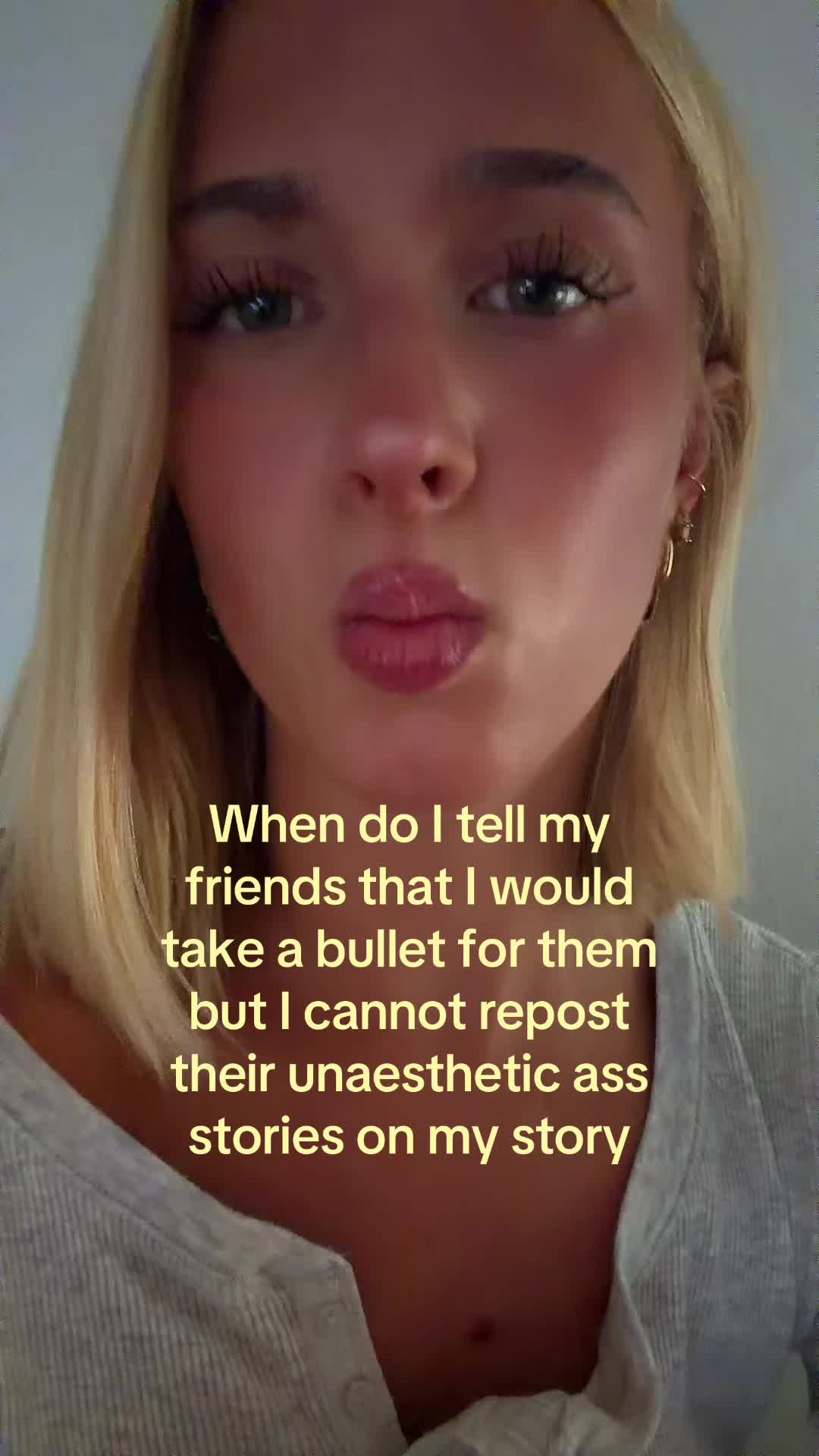 @theelliebarker