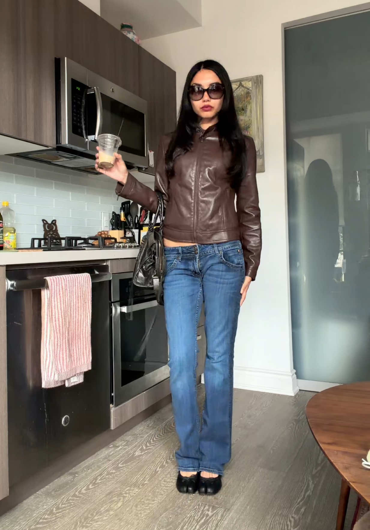 @LipBiteEmoji