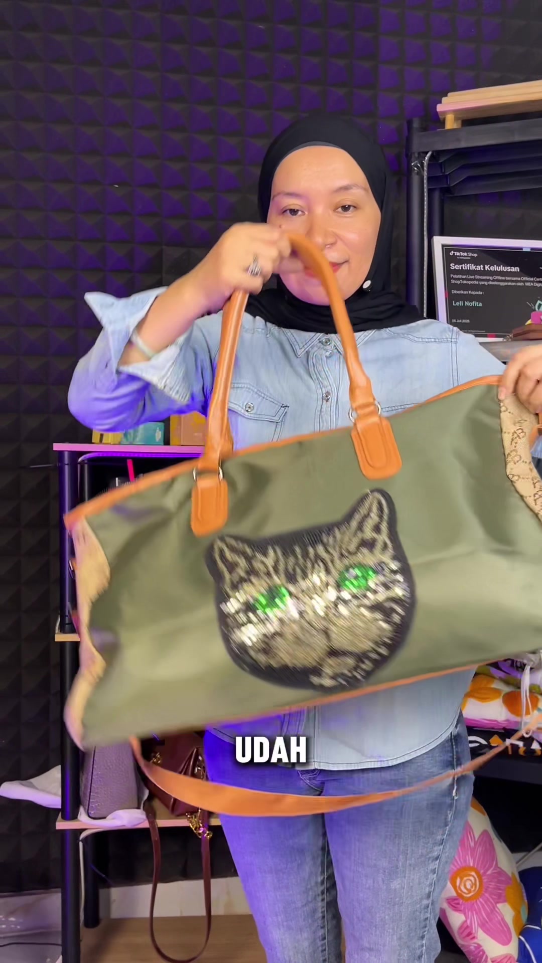 @LELI si paling TAS dan SANDAL
