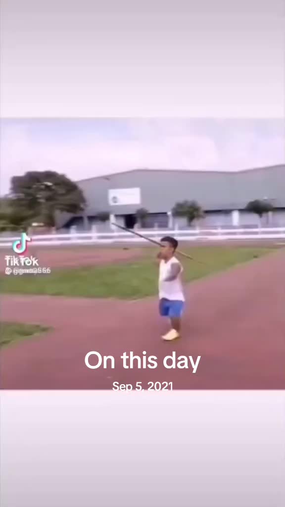 @UJQ