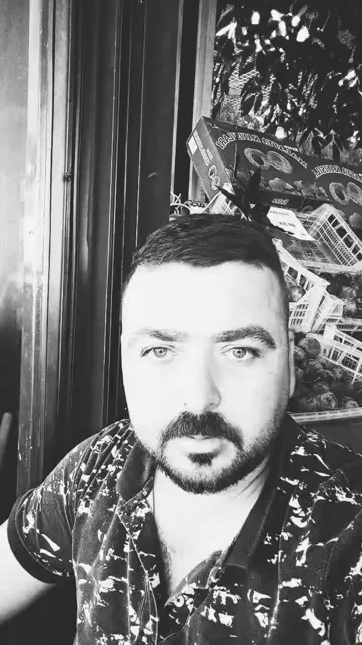 @Bir kadın tanıdımAğlıyordu