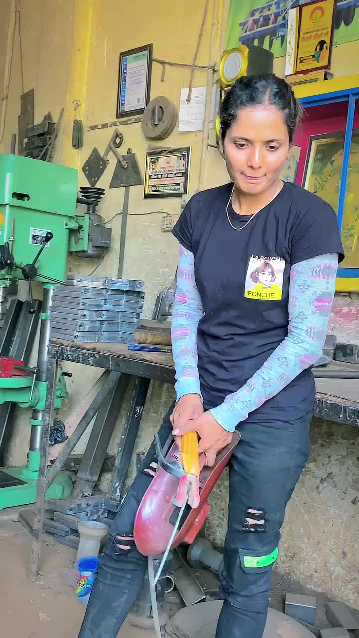 @brown_kudi_welder_girl