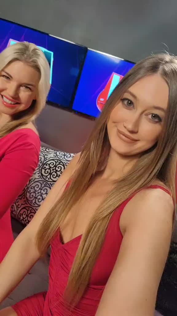 @Naked News