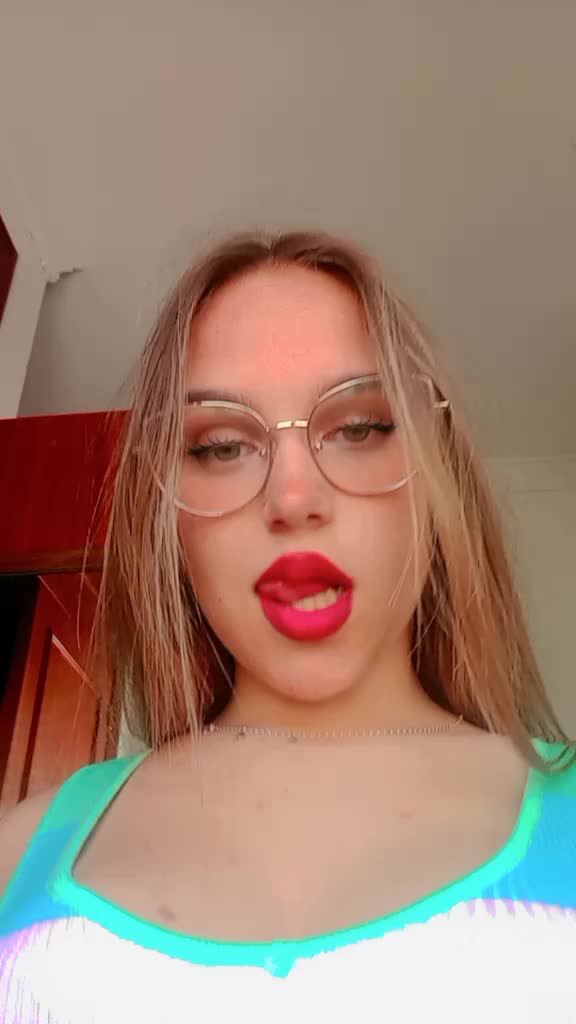 @Claauudiia01