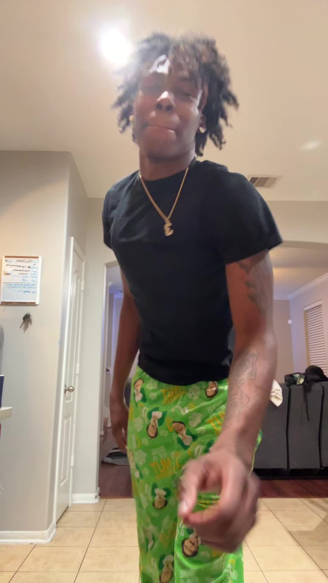 @Kay🖤💰