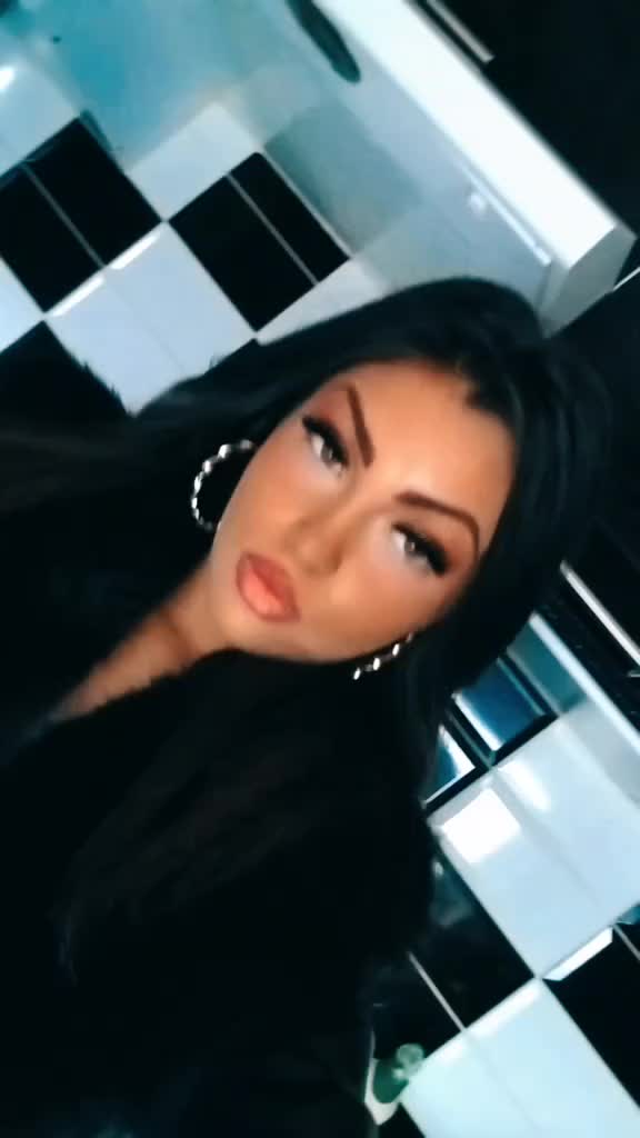 @V.Vikt&oacute;ria💋