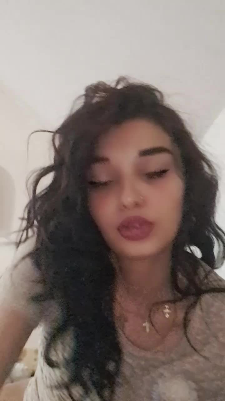 @Zs&auml;kll&icirc;nk&auml;&auml; zamira 🤭🥂♡