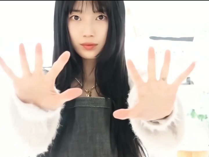@𝙢 𝙤 𝙤 𝙣 𝙯 𝙮 🦋