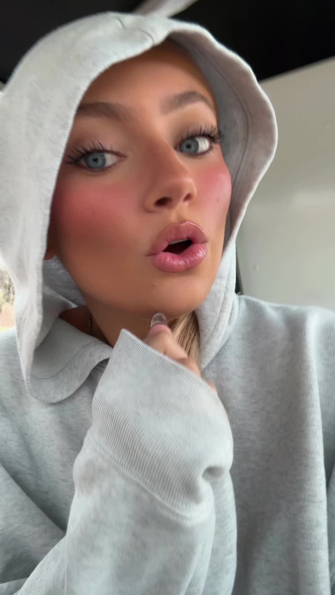 @kambriella