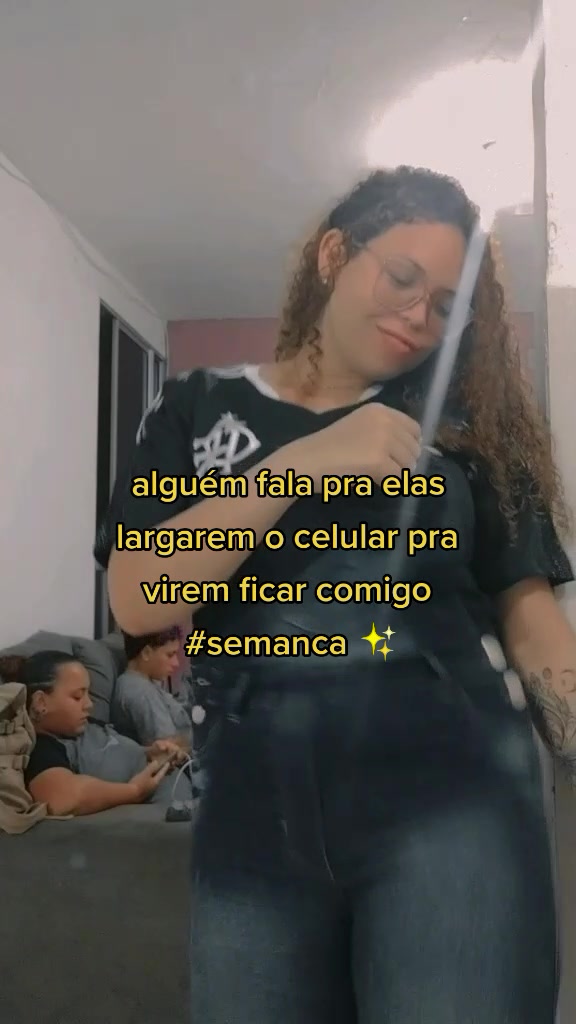 @Lari Magalh&atilde;es
