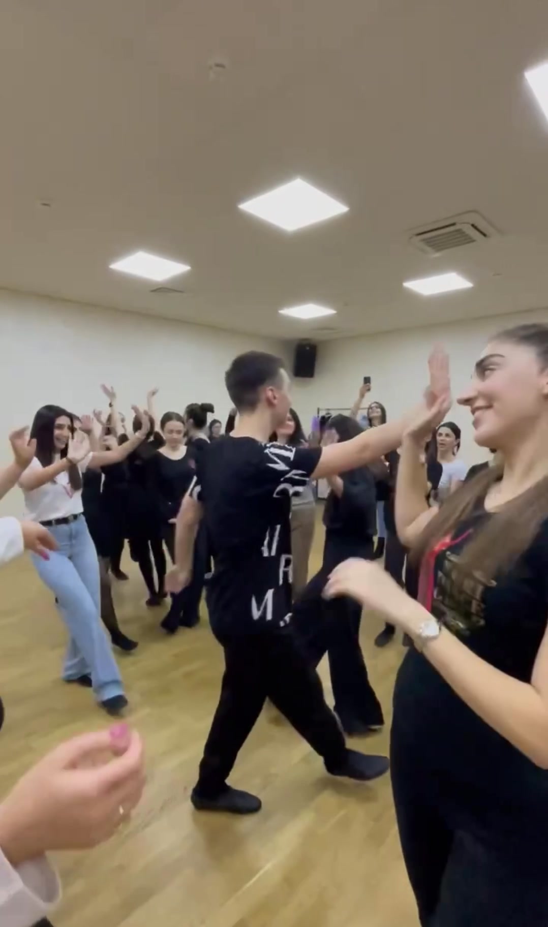 @nairi_dancegroup