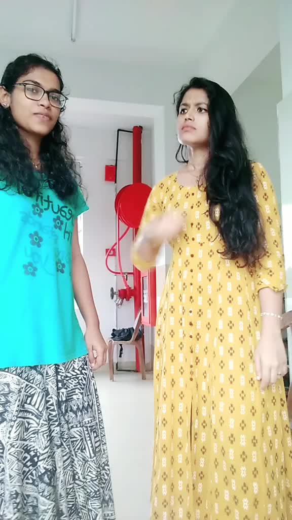@Mahii👑