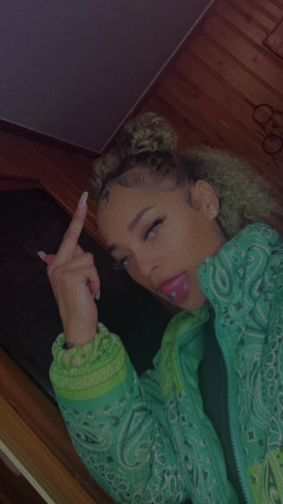 @PrettyHaz😈