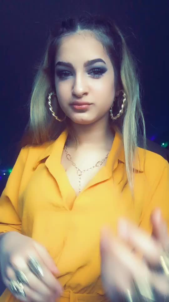 @Larisa Colompar