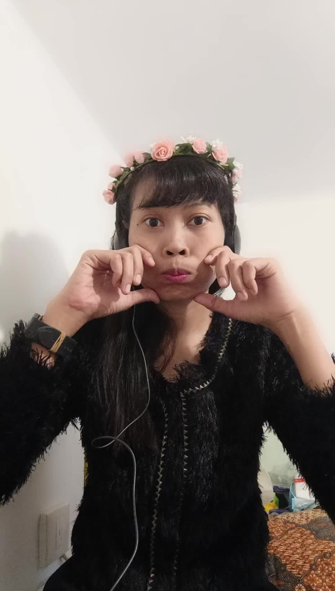 @Emi_mungil_bawel_pati