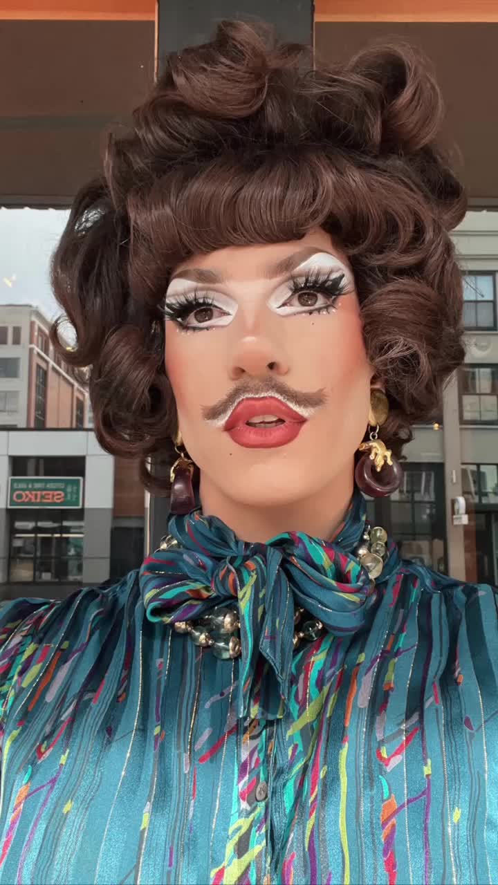 @Vivian Vanderpuss