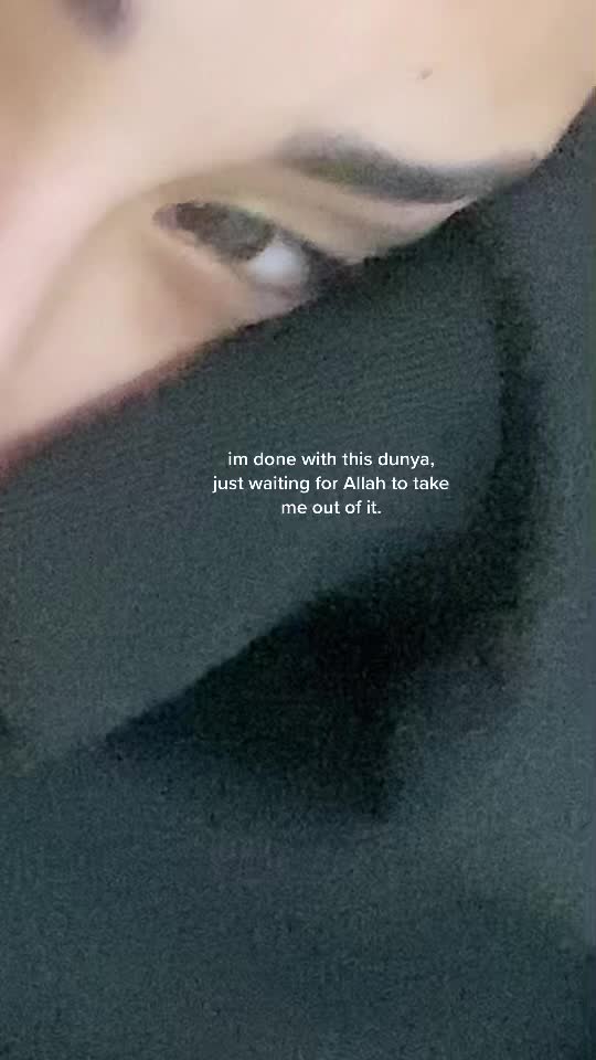 @🧍🏻&zwj;♀️