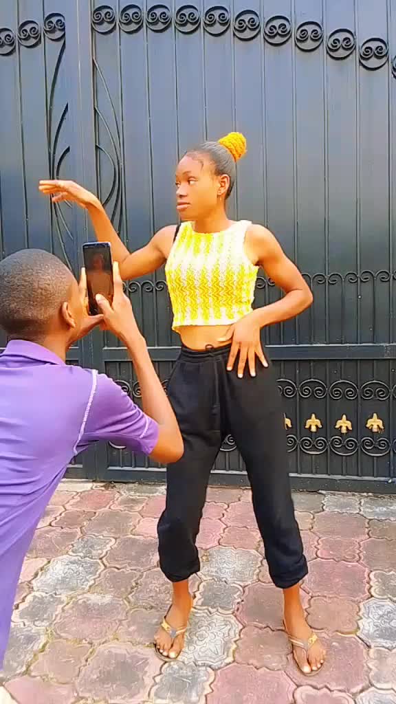 @FAVOUR D SMART GIRL 💜💜💜