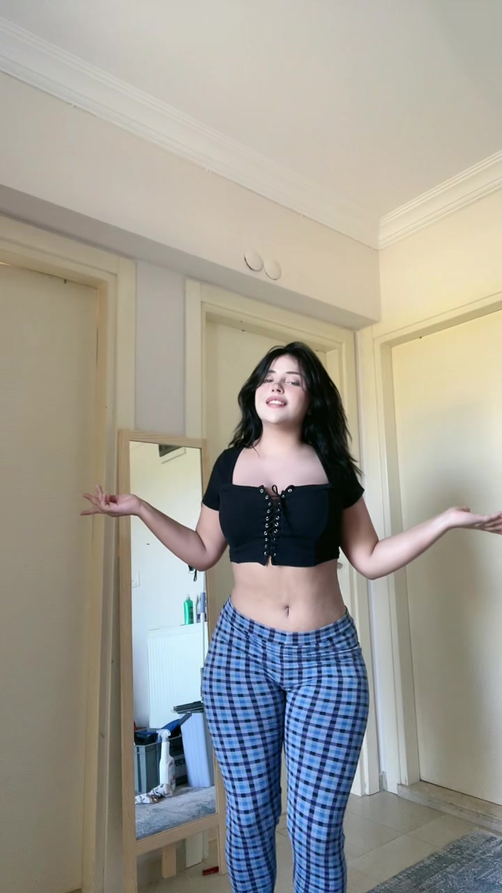 @melekwhhoo