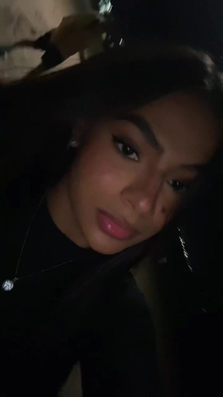 @_carolinne.santana