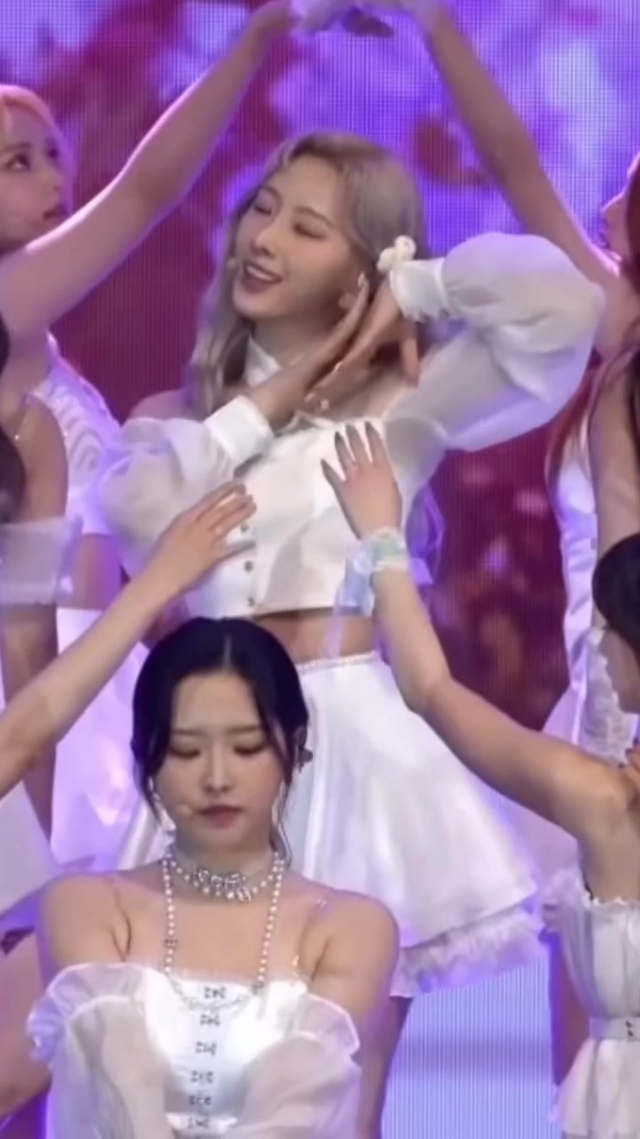 @jeongyeon and haseul vids